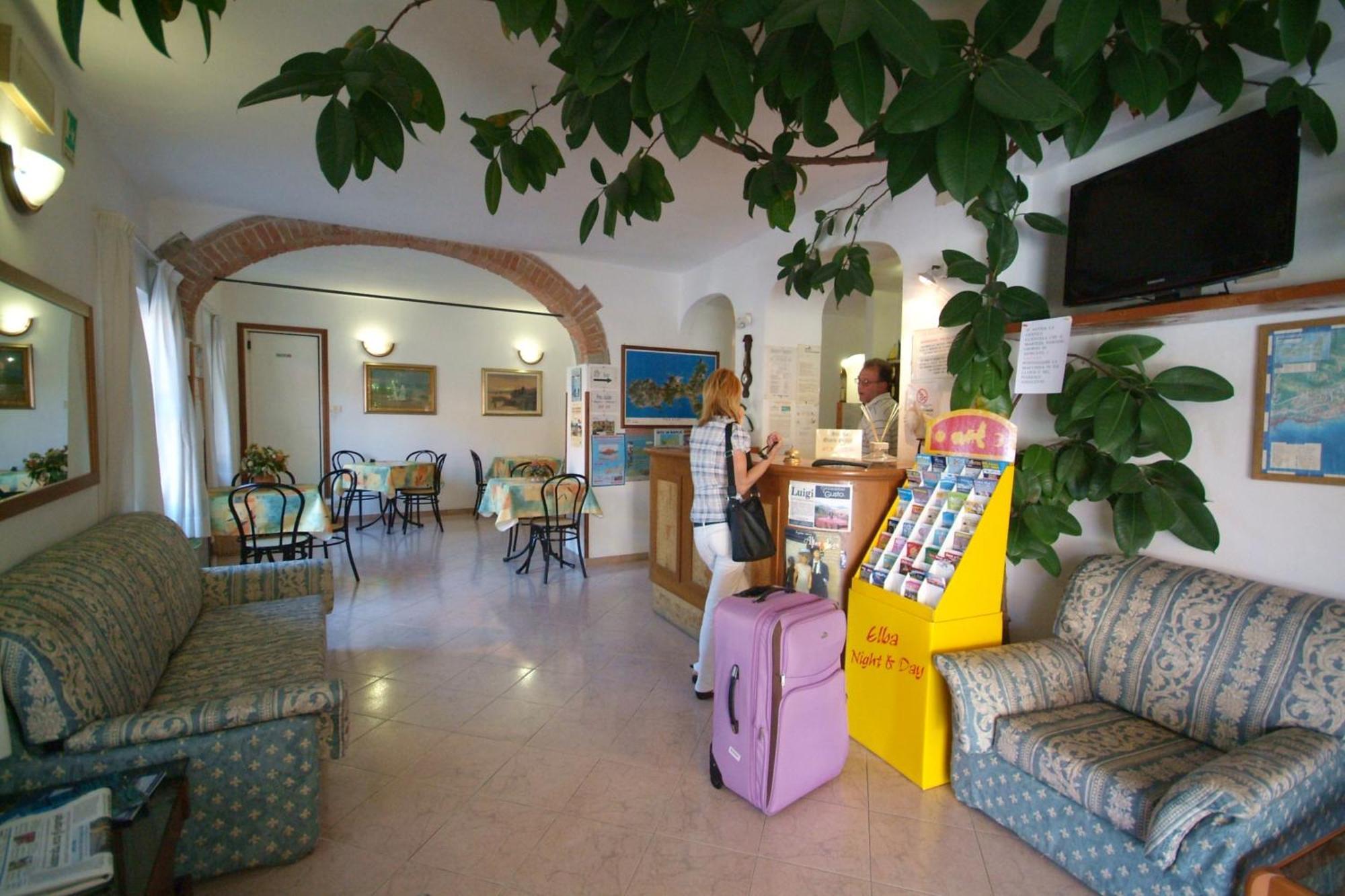 מרצ'יאנה מרינה Hotel Anselmi מראה חיצוני תמונה