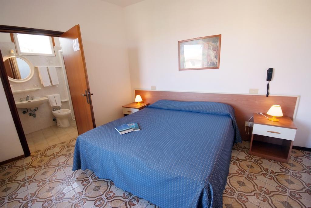 מרצ'יאנה מרינה Hotel Anselmi מראה חיצוני תמונה