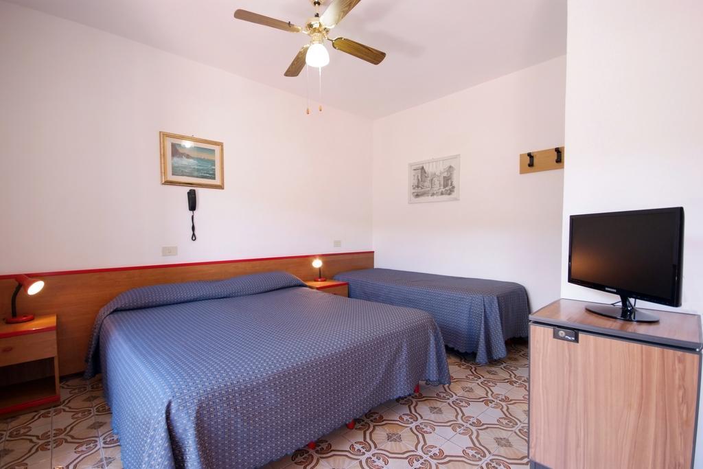 מרצ'יאנה מרינה Hotel Anselmi מראה חיצוני תמונה